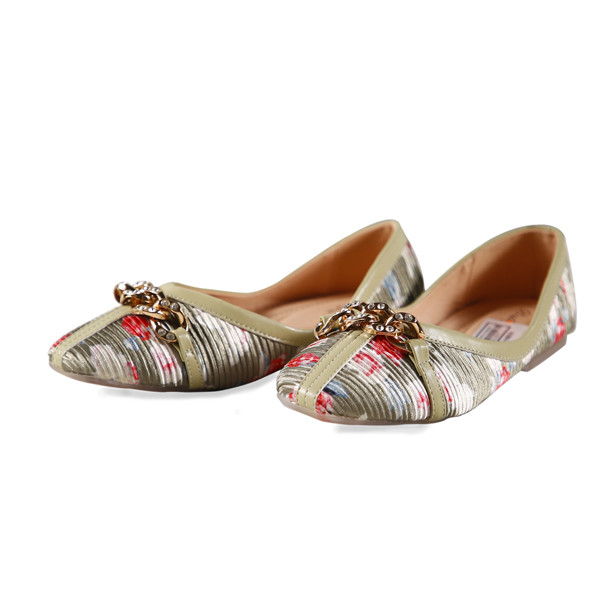 Close Flat Shoes For Girls